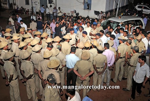 Cops, public protest against Circle Inspector  Pramod’s alleged suspension 1